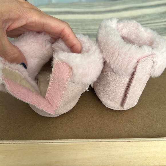 NWOT baby Uggs size 4 - Picture 3 of 4